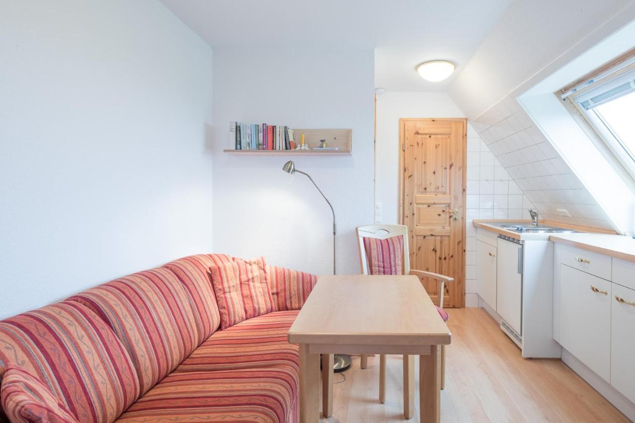 Direkt Am Deich - Ferienwohnung Oland Im Gaestehaus Am Badedeich Dagebüll Exterior foto